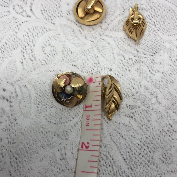 Bundle lot 2 vintage name brand clip on statement earrings gold tone costume - Picture 5 of 5